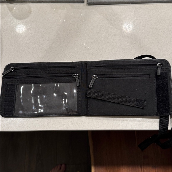 Black Leather Crossbody Bag - Wilson’s leather - Picture 3 of 4